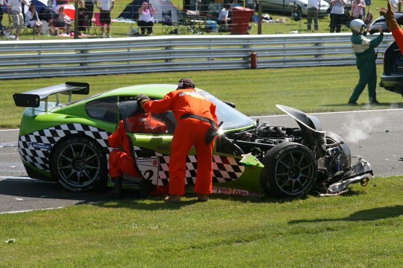 Oulton Park 09 Carl Breeze Mark Proctor Crash My pics Page 1